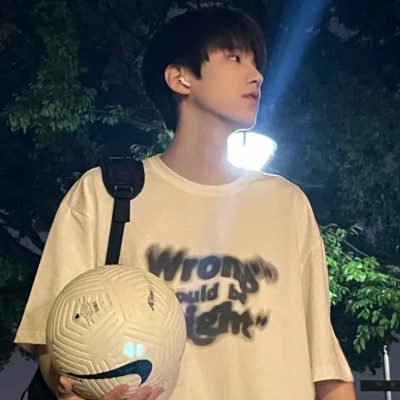 2025新款好看的头像男