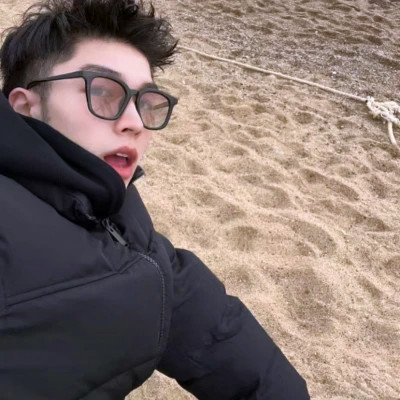 2025新款好看的头像男