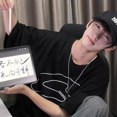 2025新款头像男的个性