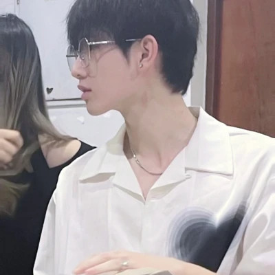 2025新款头像男的个性