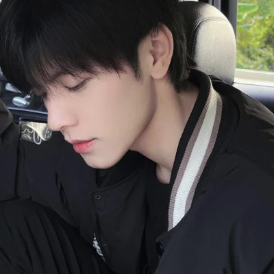 2025新款头像男的个性