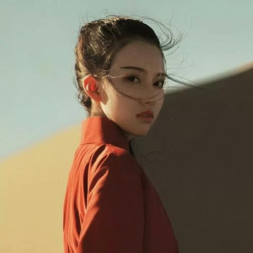 2025新款好看的微信头像图片