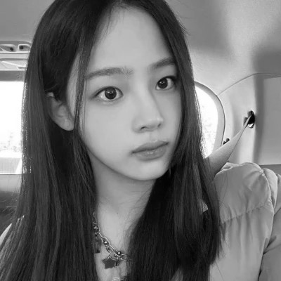 2025新款头像女黑白
