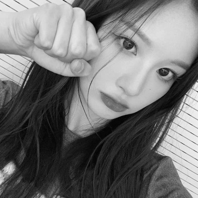 2025新款头像女黑白