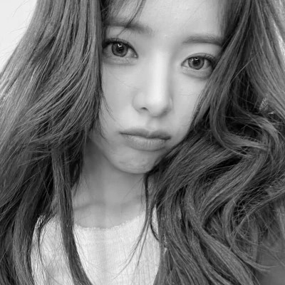 2025新款头像女黑白