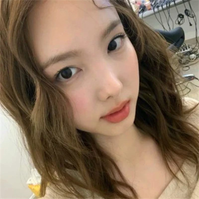2025年新款女生微信头像图片