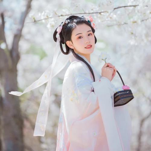 2025抖音新款好看的女生头像图片
