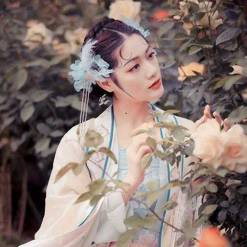 2025抖音新款好看的女生头像图片