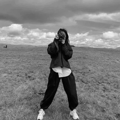 黑白色系的女生头像真人高清