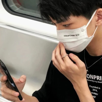 2025年新款帅气高清男生头像