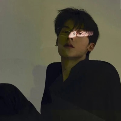 2025超酷超潮的男生头像图片