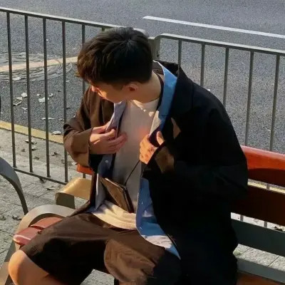 2025流行微信头像最新款图片男生