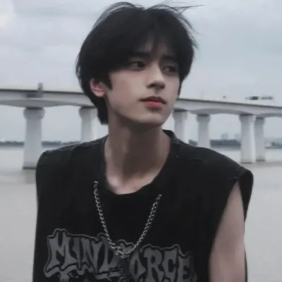 2025年新头像图片男