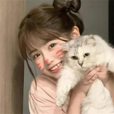 女生抱猫头像高清图片