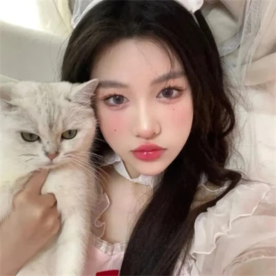 女生抱猫头像高清图片