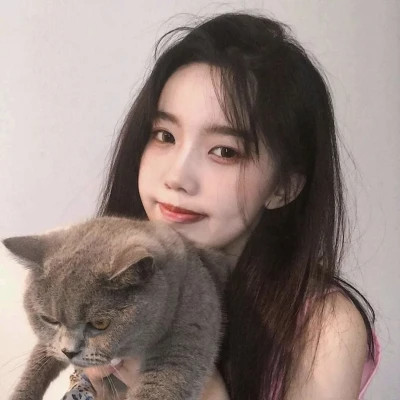 女生抱猫头像高清图片