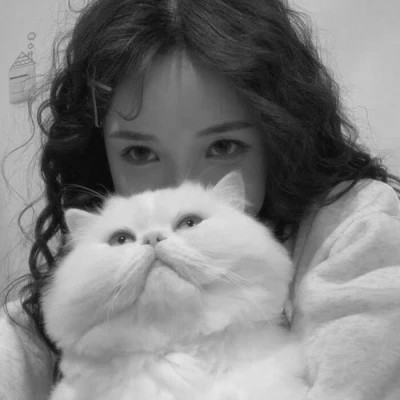 黑白系女生抱猫头像真人图片