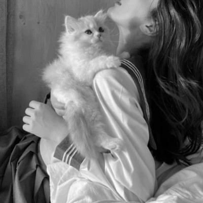 黑白系女生抱猫头像真人图片