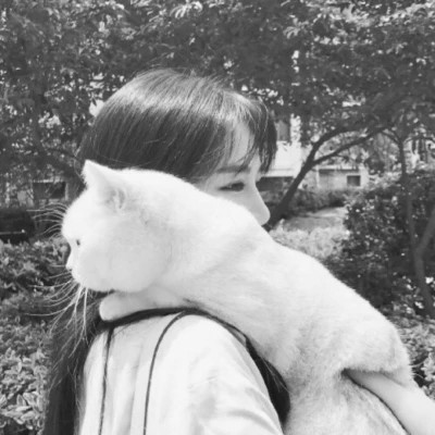 黑白系女生抱猫头像真人图片