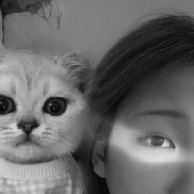 黑白系女生抱猫头像真人图片