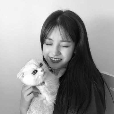 黑白系女生抱猫头像真人图片