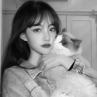 黑白系女生抱猫头像真人图片