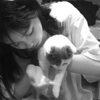 黑白系女生抱猫头像真人图片