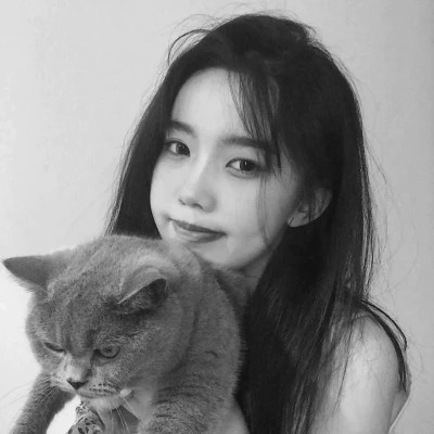 黑白系女生抱猫头像真人图片