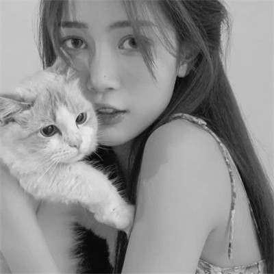 黑白系女生抱猫头像真人图片