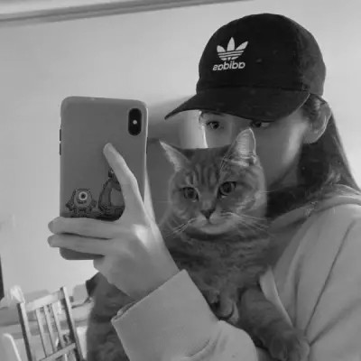 黑白系女生抱猫头像真人图片