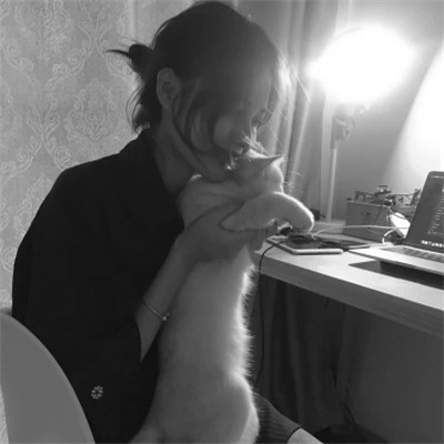 黑白系女生抱猫头像真人图片