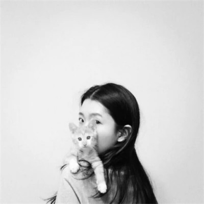 黑白系女生抱猫头像真人图片