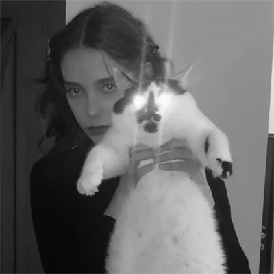 黑白系女生抱猫头像真人图片