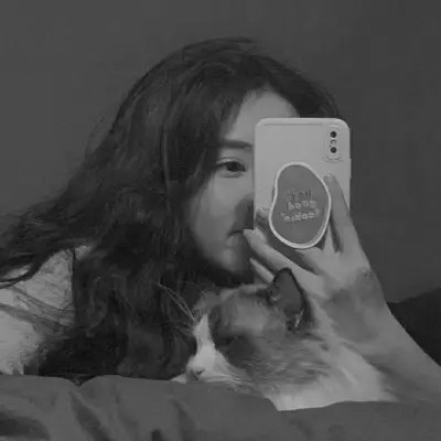 黑白系女生抱猫头像真人图片