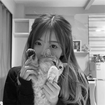 黑白系女生抱猫头像真人图片