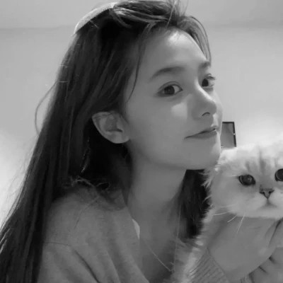 黑白系女生抱猫头像真人图片