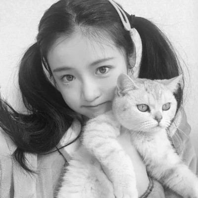 黑白系女生抱猫头像真人图片