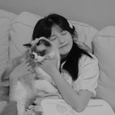 黑白系女生抱猫头像真人图片