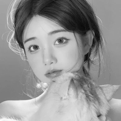 黑白系女生抱猫头像真人图片