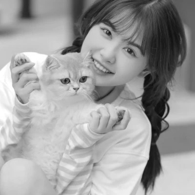 黑白系女生抱猫头像真人图片