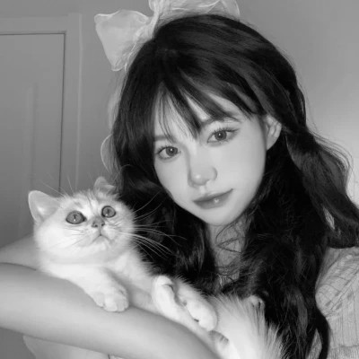 黑白系女生抱猫头像真人图片