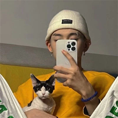 2025最新抱猫男生头像高清图片 