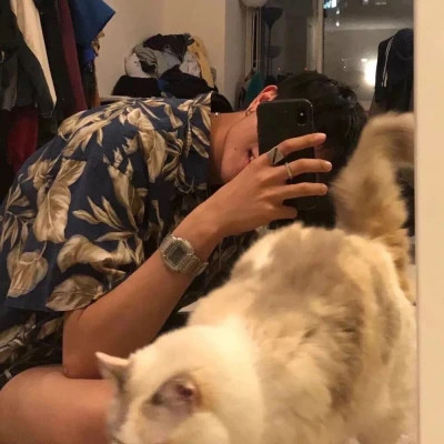 2025最新抱猫男生头像高清图片 