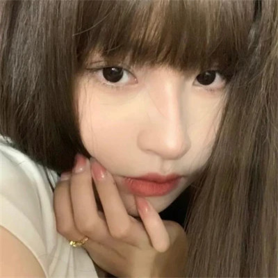 2025流行干净气质头像女生图片