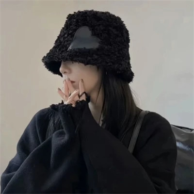 2025流行干净气质头像女生图片