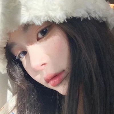 2025流行干净气质头像女生图片
