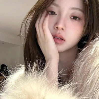 2025流行干净气质头像女生图片