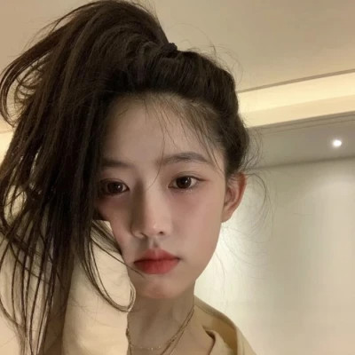 2025流行干净气质头像女生图片