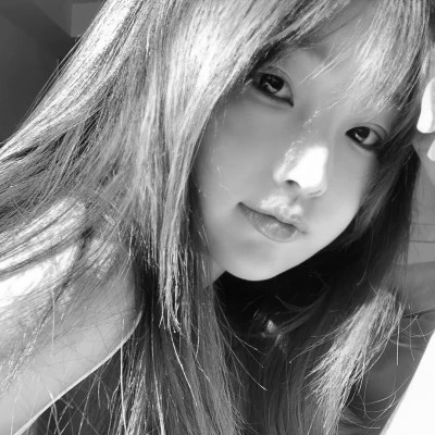 2025美女图片头像黑白