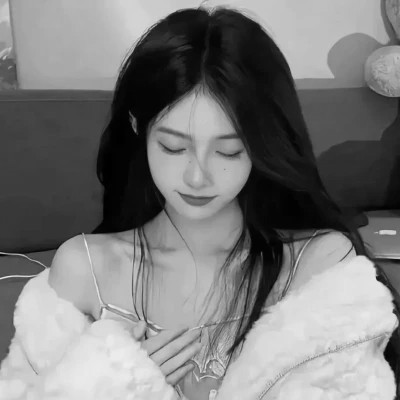 2025美女图片头像黑白